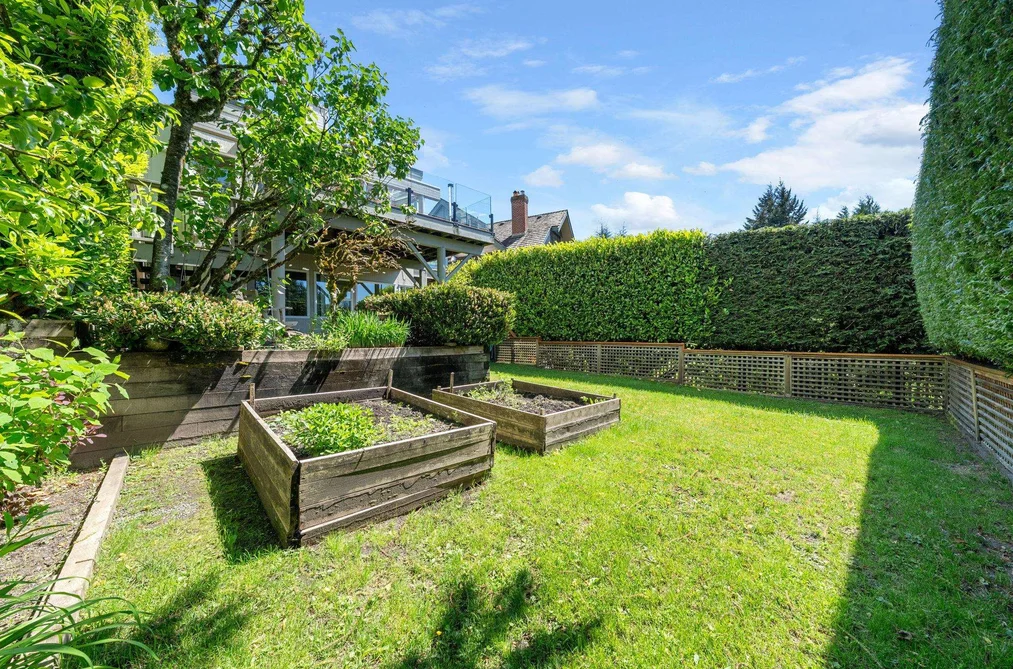 3961 St. Albans Avenue, North Vancouver, BC - House for Sale - Photo 34 of 40 3961 St. Albans Avenue, North Vancouver, BC - House for Sale - Photo 34 of 40