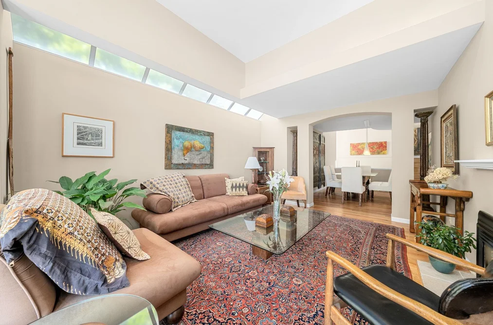 3961 St. Albans Avenue, North Vancouver, BC - House for Sale - Photo 9 of 40 3961 St. Albans Avenue, North Vancouver, BC - House for Sale - Photo 9 of 40