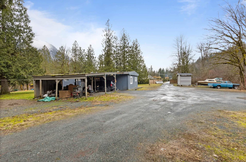 3975 BOURNE ROAD, Sardis - Chwk River Valley BC V4Z 1C2, Sardis - Chwk River Valley BC — Residential for Sale — Photo 3 of 34