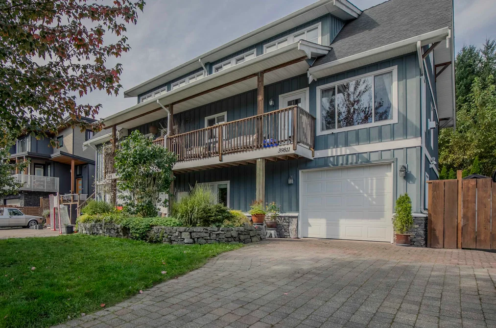 Half Duplex for sale at 39811 No Name Road Squamish British Columbia - MLS: R3163093