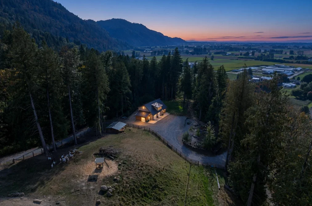 House for sale at 39840 Old Yale Road Abbotsford British Columbia - MLS: R3168865