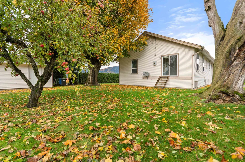 39965 NO. 5 ROAD, Abbotsford BC V3G 2G3, Abbotsford BC — Residential for Sale - Photo 2