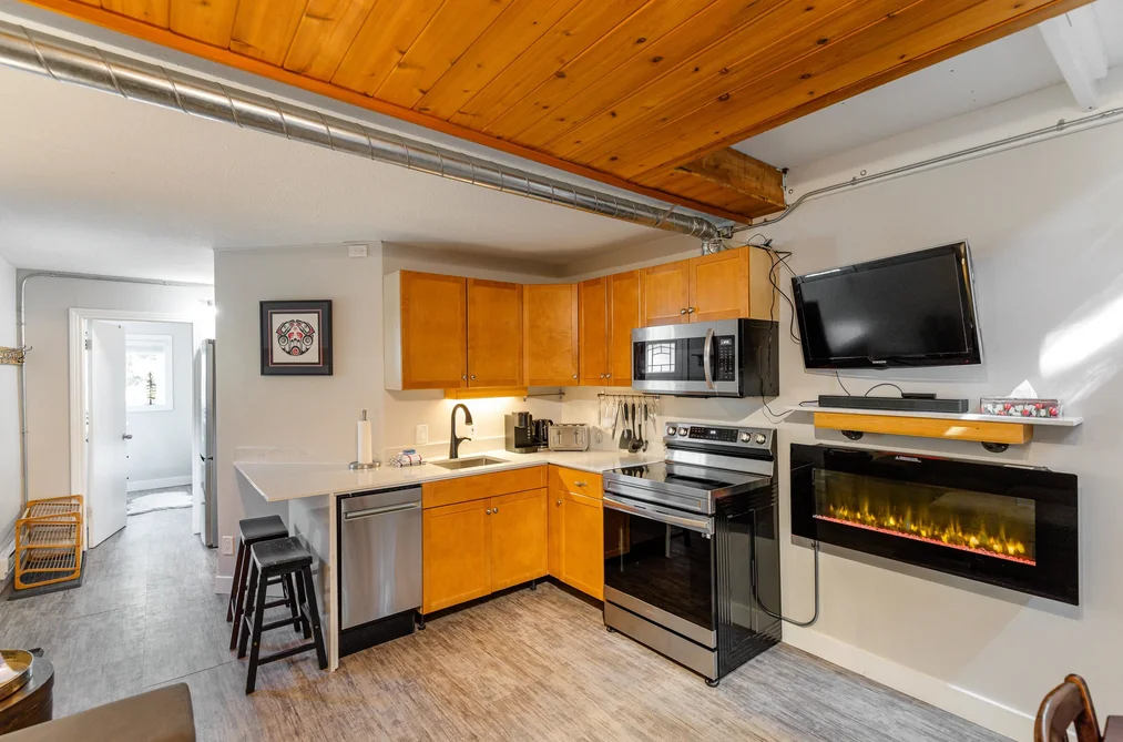 4 2028 INNSBRUCK DRIVE, Whistler BC V8E 0B5, Whistler BC — Residential for Sale - Photo 4