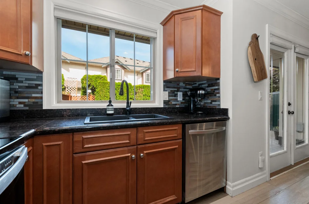 4-44523 McLaren Drive, Chilliwack, BC - Townhouse for Sale - Photo 8 of 25 4-44523 McLaren Drive, Chilliwack, BC - Townhouse for Sale - Photo 8 of 25