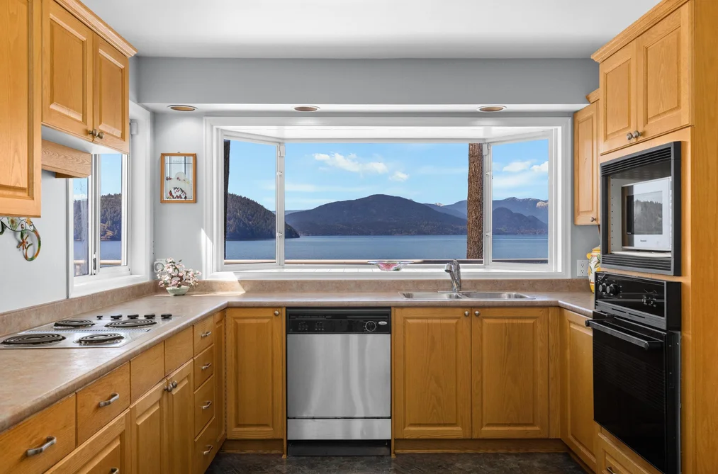 4 STRACHAN POINT ROAD, West Vancouver BC V7W 1C6, West Vancouver BC — Residential for Sale - Photo 2