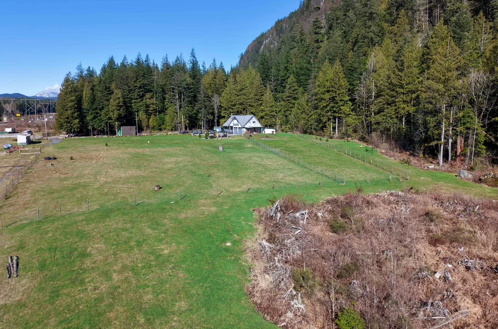 4000 HIGHWAY 99, Squamish BC V0N 1H0, Squamish BC — Residential for Sale - Photo 5