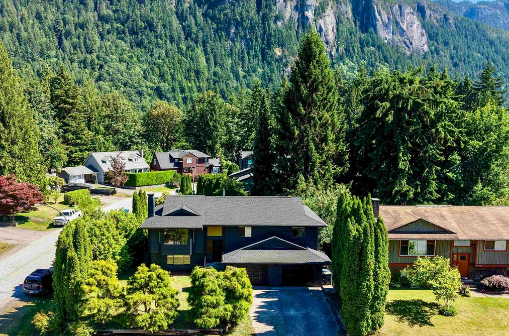 House for sale at 40011 Plateau Drive Squamish British Columbia - MLS: R3140044