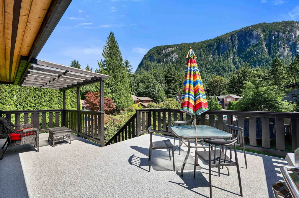 40011 PLATEAU DRIVE, Squamish, BC — Residential for Sale — Photo 8 of 39