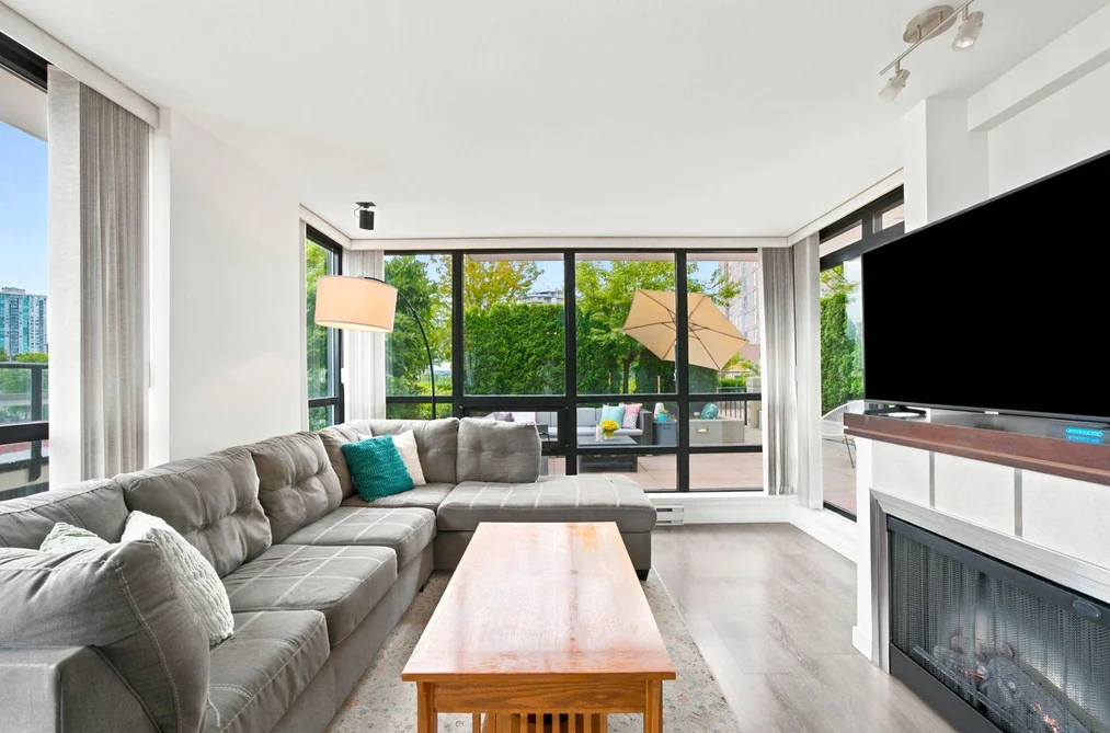 401 1 RENAISSANCE SQUARE, New Westminster BC V3M 0B6, New Westminster BC — Residential for Sale — Photo 12 of 37