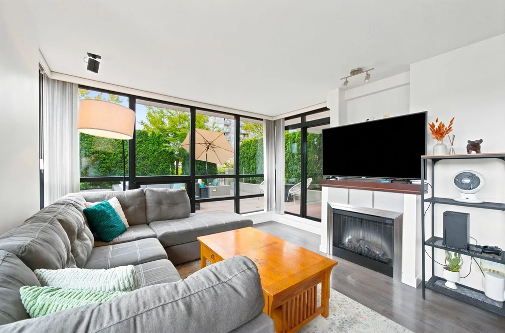 401 1 RENAISSANCE SQUARE, New Westminster BC V3M 0B6, New Westminster BC — Residential for Sale — Photo 13 of 37