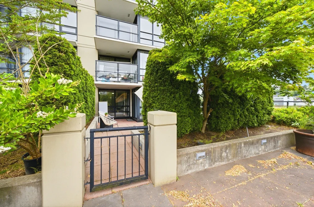 401 1 RENAISSANCE SQUARE, New Westminster BC V3M 0B6, New Westminster BC — Residential for Sale — Photo 30 of 37