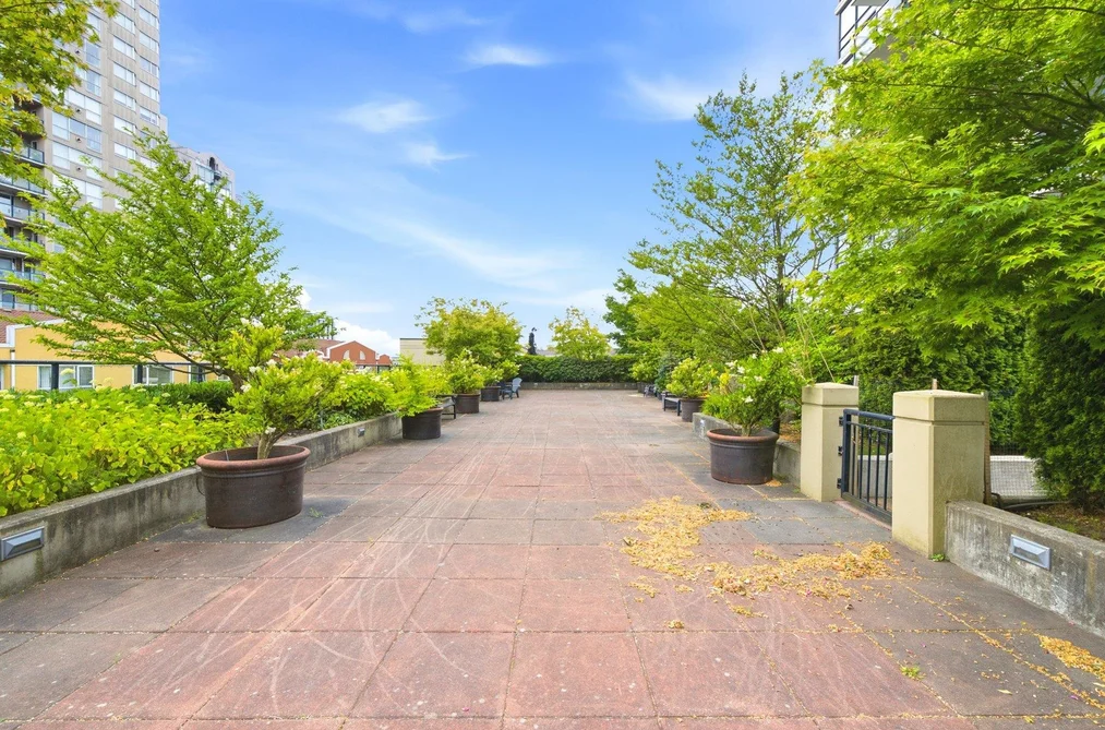 401 1 RENAISSANCE SQUARE, New Westminster BC V3M 0B6, New Westminster BC — Residential for Sale — Photo 31 of 37