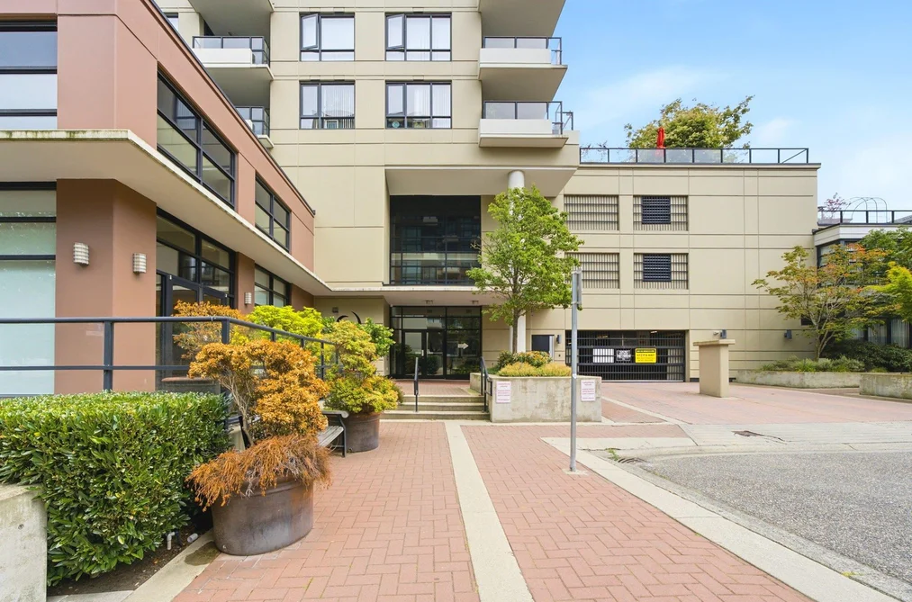 401 1 RENAISSANCE SQUARE, New Westminster BC V3M 0B6, New Westminster BC — Residential for Sale — Photo 34 of 37