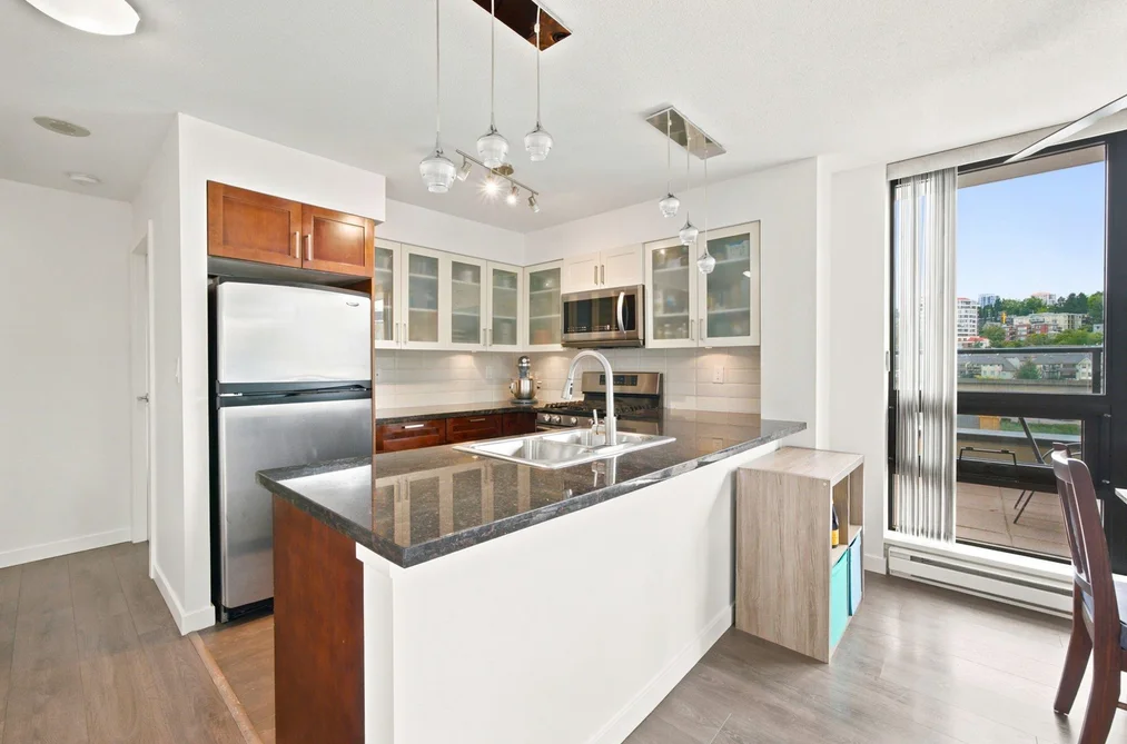 401 1 RENAISSANCE SQUARE, New Westminster BC V3M 0B6, New Westminster BC — Residential for Sale — Photo 7 of 37