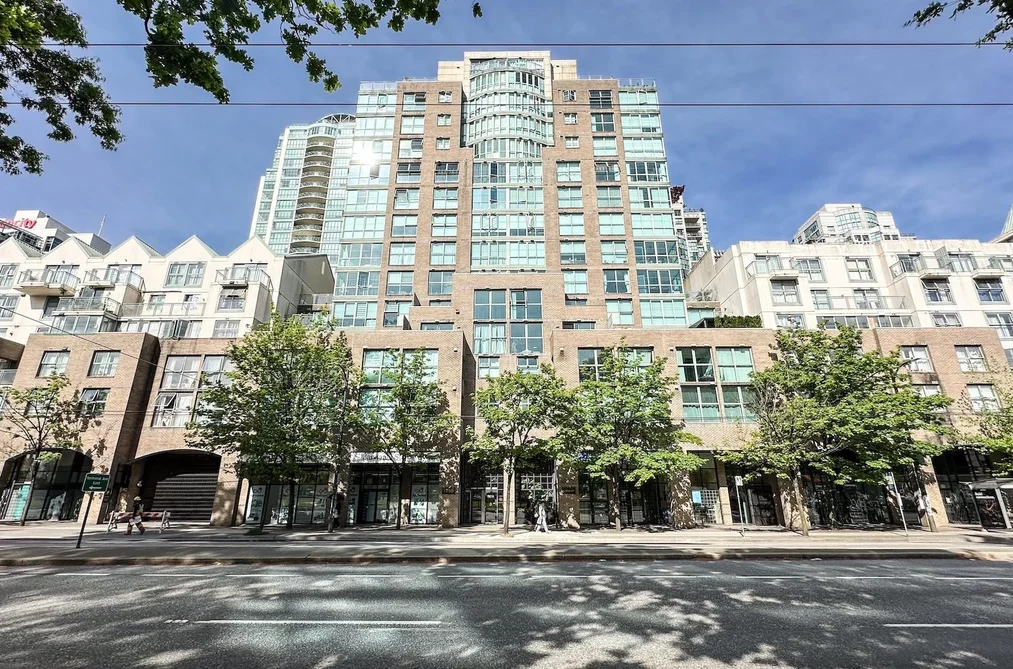 Condo for sale at 401 1159 Main Street Vancouver British Columbia - MLS: R3119435