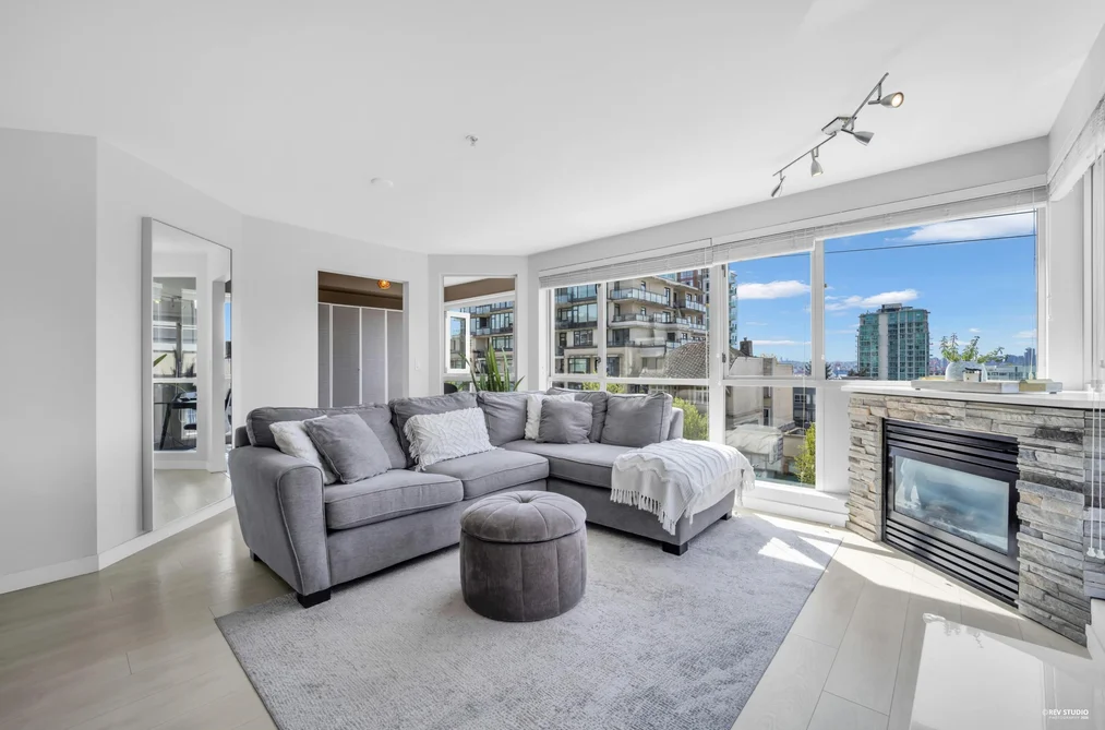 Condo for sale at 401 122 E 3rd Street North Vancouver British Columbia - MLS: R3122864
