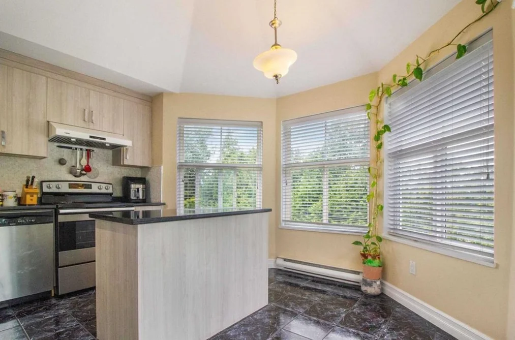 Condo for sale at 401 12739 72 Avenue Surrey British Columbia - MLS: R3095933
