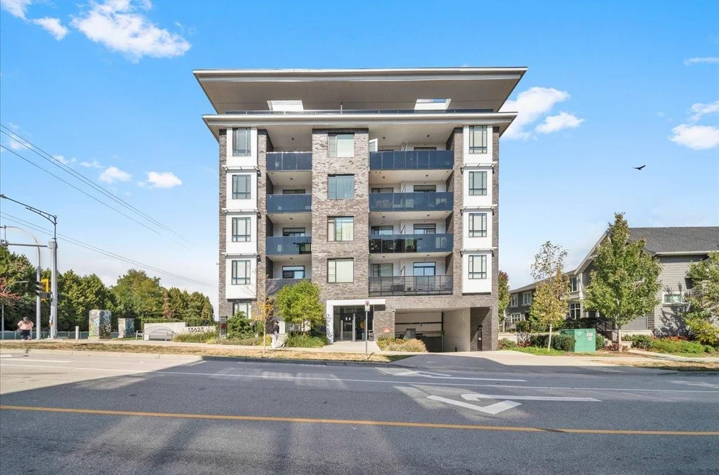 Condo for sale at 401 13623 81a Avenue Surrey British Columbia - MLS: R3168589