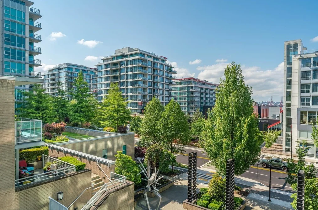Condo for sale at 401 138 E Esplanade North Vancouver British Columbia - MLS: R3113540
