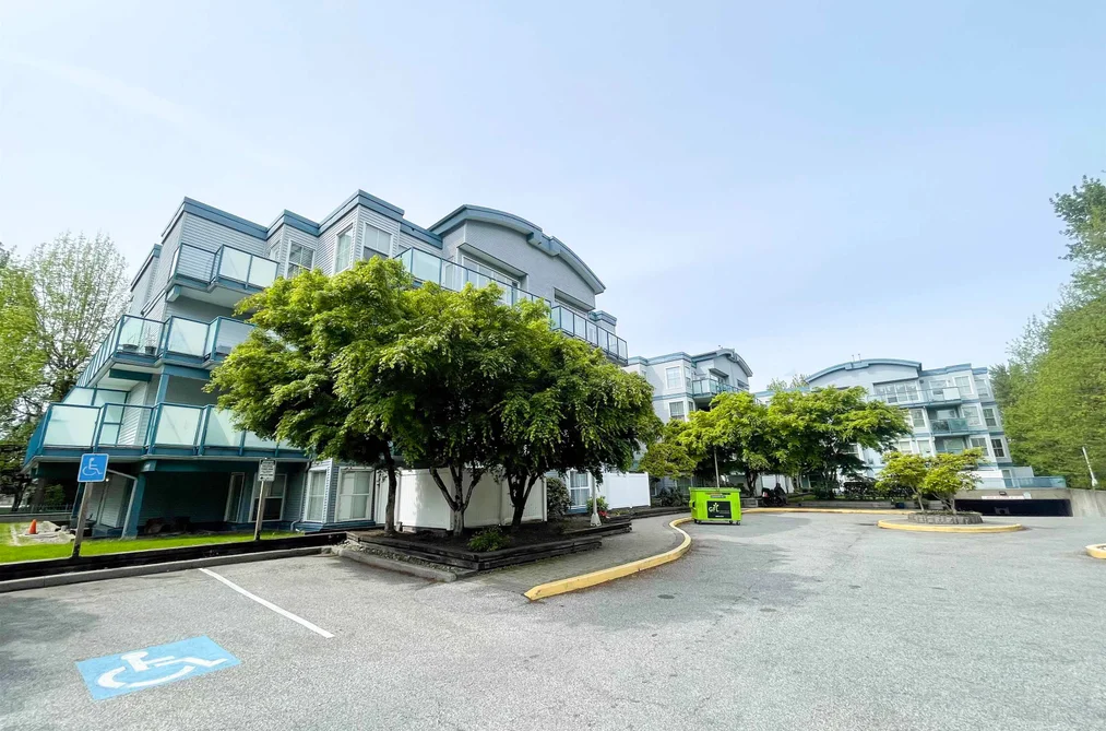 Condo for sale at 401 14885 100 Avenue Surrey British Columbia - MLS: R3151590