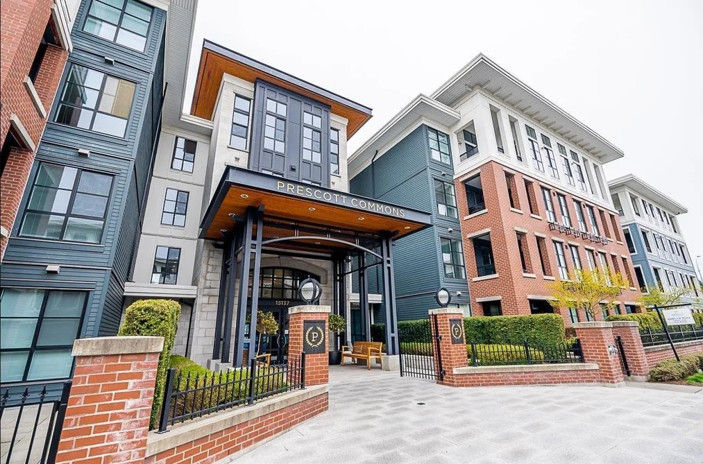 Condo for sale at 401 15137 33 Avenue Surrey British Columbia - MLS: R3068640