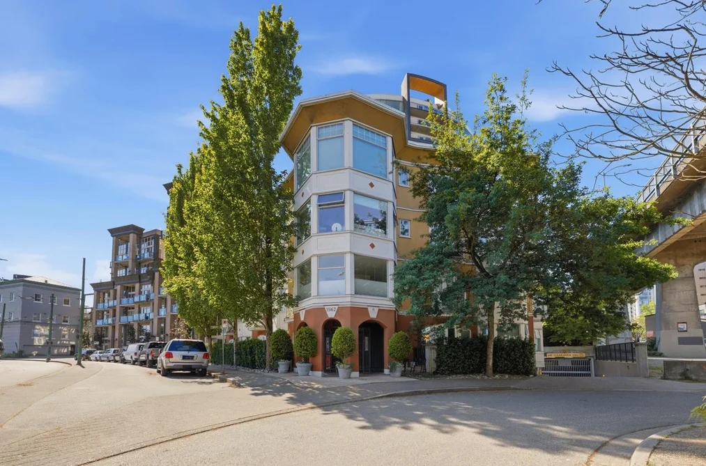 Condo for sale at 401 1562 W 5th Avenue Vancouver British Columbia - MLS: R3131200