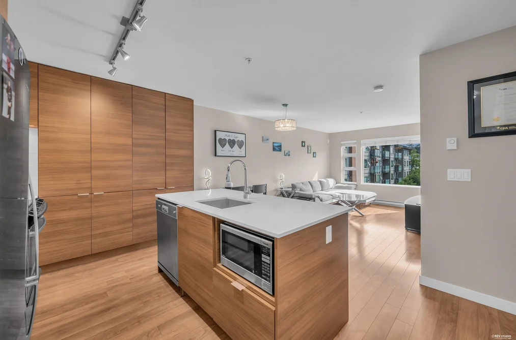 Condo for sale at 401 1677 Lloyd Avenue North Vancouver British Columbia - MLS: R3157041