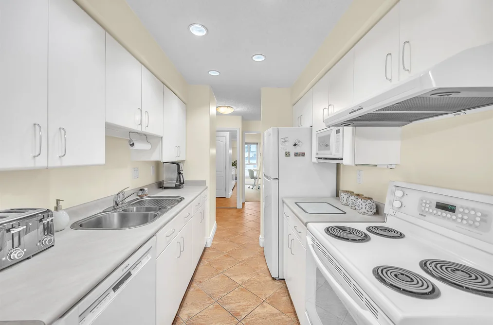 401 1718 NELSON STREET, Vancouver BC V6G 1M8, Vancouver BC — Residential for Sale - Photo 2