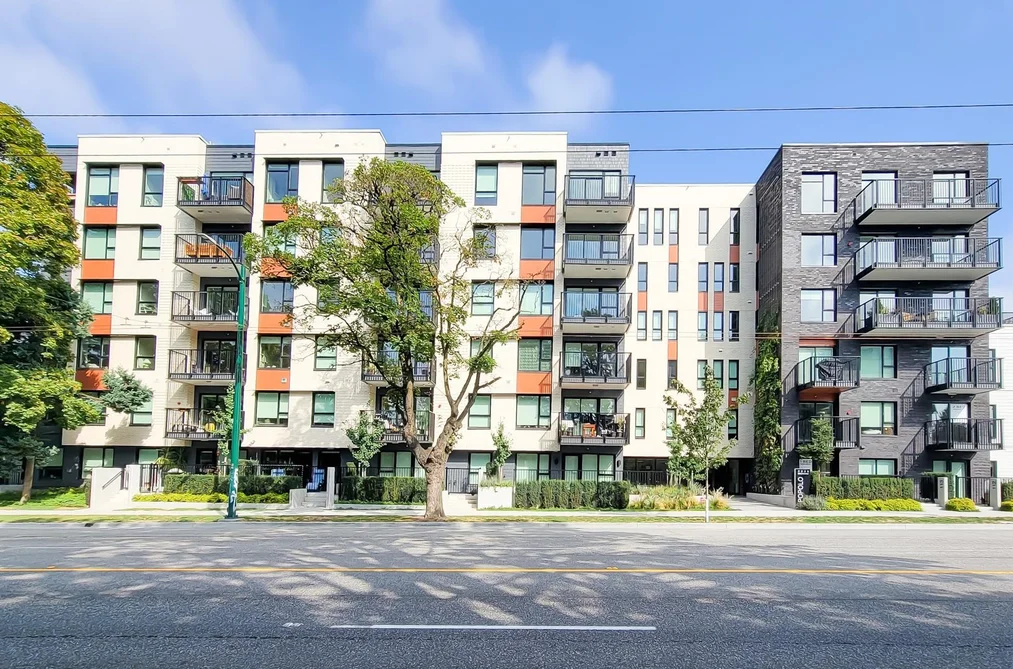 Condo for sale at 401 2235 E Broadway Vancouver British Columbia - MLS: R3113538