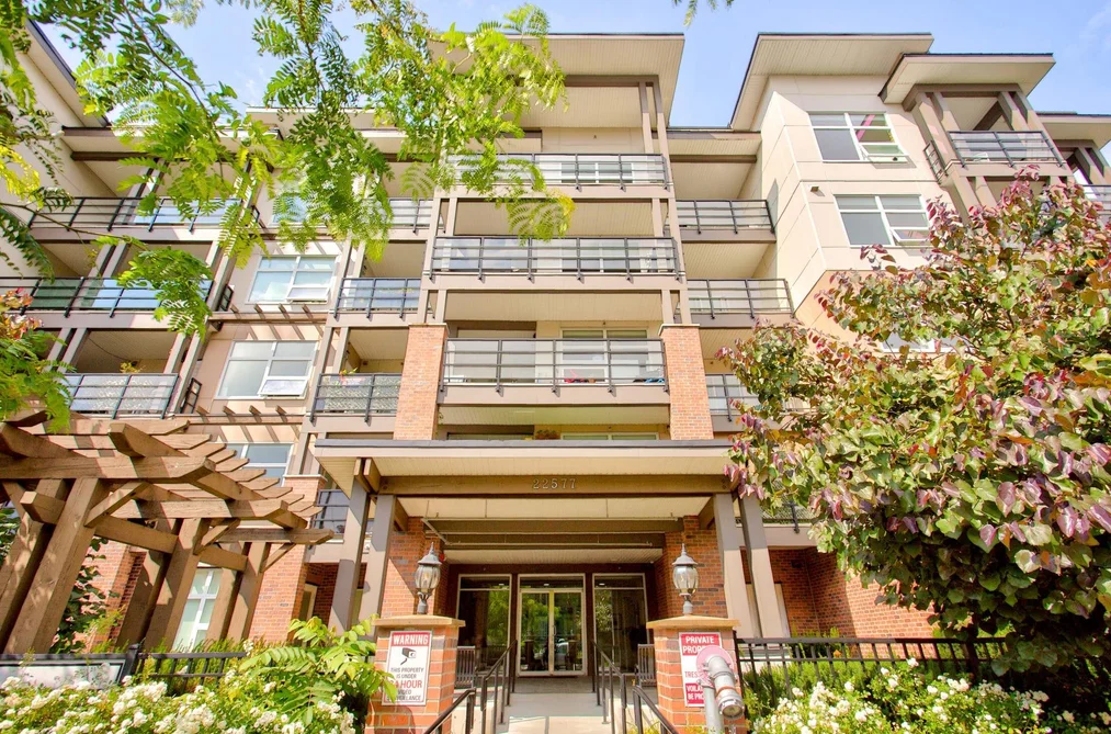 Condo for sale at 401 22577 Royal Crescent Maple Ridge British Columbia - MLS: R3153426