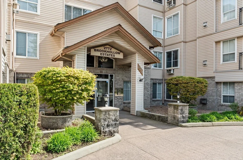 Condo for sale at 401 2772 Clearbrook Road Abbotsford British Columbia - MLS: R3114203