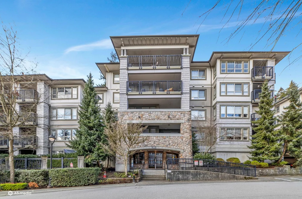 Condo for sale at 401 2951 Silver Springs Boulevard Coquitlam British Columbia - MLS: R3106096