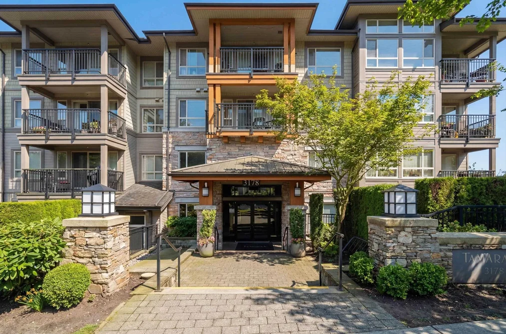 Condo for sale at 401 3178 Dayanee Springs Boulevard Coquitlam British Columbia - MLS: R3106161