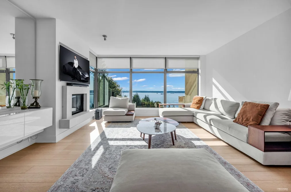 Condo for sale at 401 3315 Cypress Place West Vancouver British Columbia - MLS: R3115736