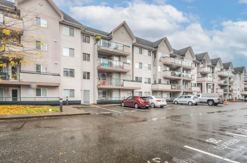 Condo for sale at 401 33738 King Road Abbotsford British Columbia - MLS: R3086903