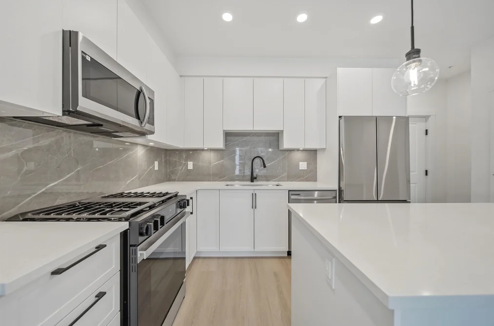 Condo for sale at 401 3438 146a Street Surrey British Columbia - MLS: R3125672