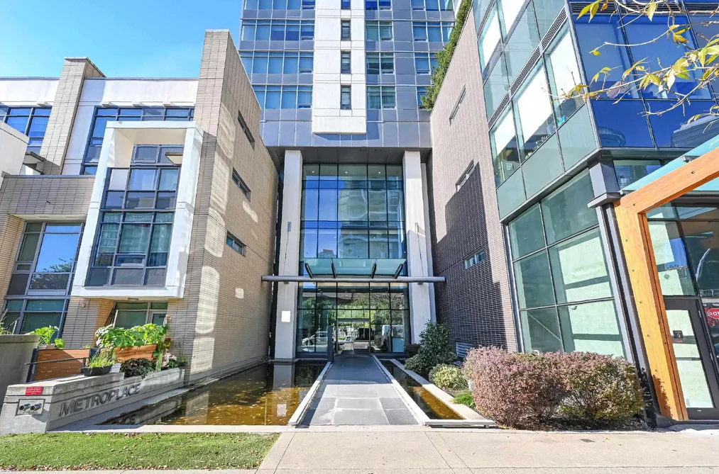 Condo for sale at 401 6461 Telford Avenue Burnaby British Columbia - MLS: R3109564