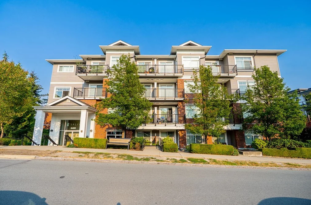 Condo for sale at 401 6480 195a Street Surrey British Columbia - MLS: R3159231