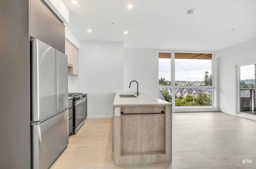 Condo for sale at 401 6585 195a Street Surrey British Columbia - MLS: R3107248