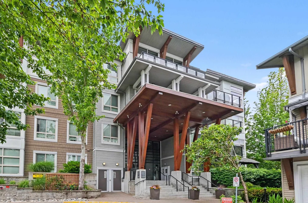 Condo for sale at 401 6688 120 Street Surrey British Columbia - MLS: R3128516