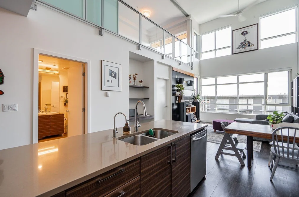 Condo for sale at 401 9150 University High Street Burnaby British Columbia - MLS: R3140899