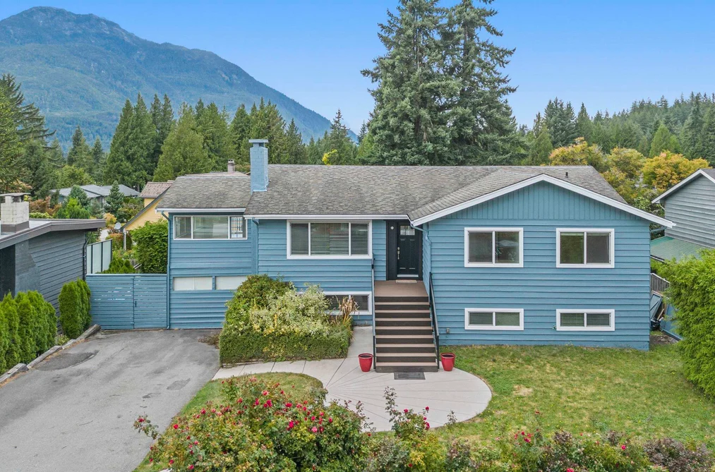 House for sale at 40185 Kintyre Drive Garibaldi Highlands British Columbia - MLS: R3160387