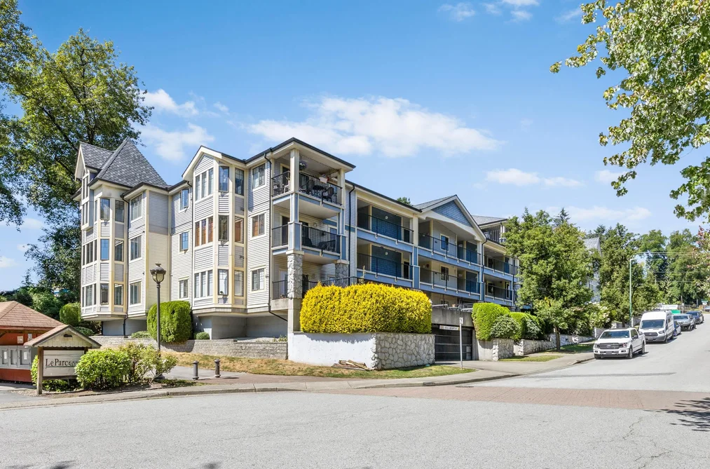 Condo for sale at 402 102 Begin Street Coquitlam British Columbia - MLS: R3155167