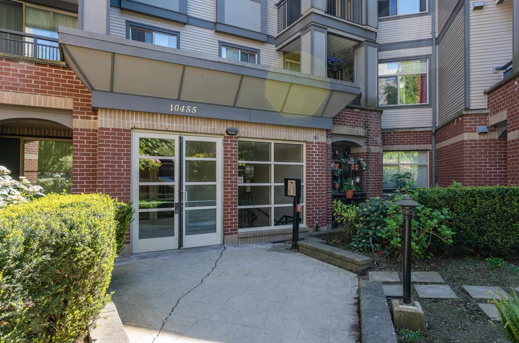 Condo for sale at 402 10455 University Drive Surrey British Columbia - MLS: R3091842