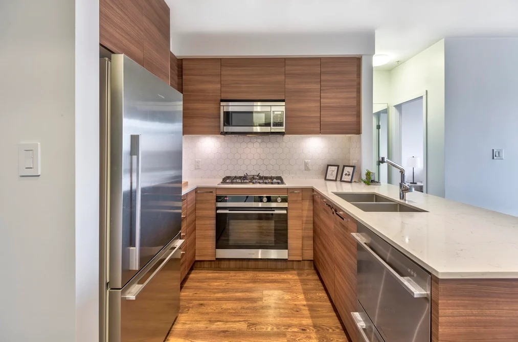 402 1061 MARINE DRIVE, North Vancouver BC V7P 1S6, North Vancouver BC — Residential for Sale - Photo 4