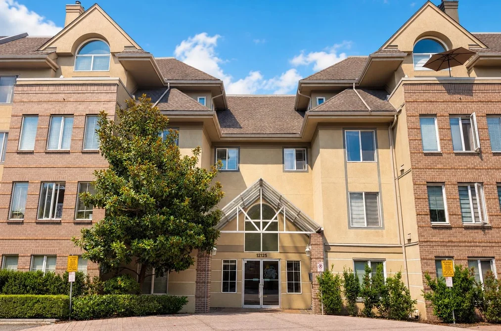 Condo for sale at 402 12125 75a Avenue Surrey British Columbia - MLS: R3157936