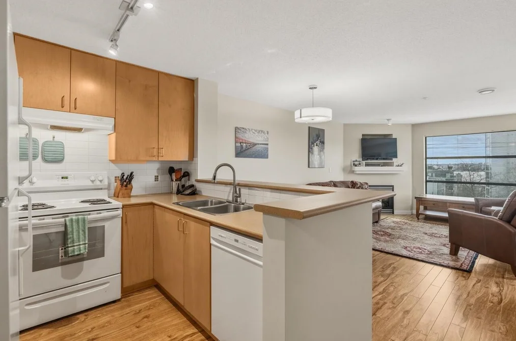 402 124 W 3RD STREET, North Vancouver BC V7M 1E8, North Vancouver BC — Residential for Sale - Photo 6