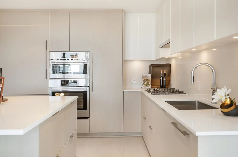 128 W 15th St Unit 402, North Vancouver, BC - MLS: R3172877