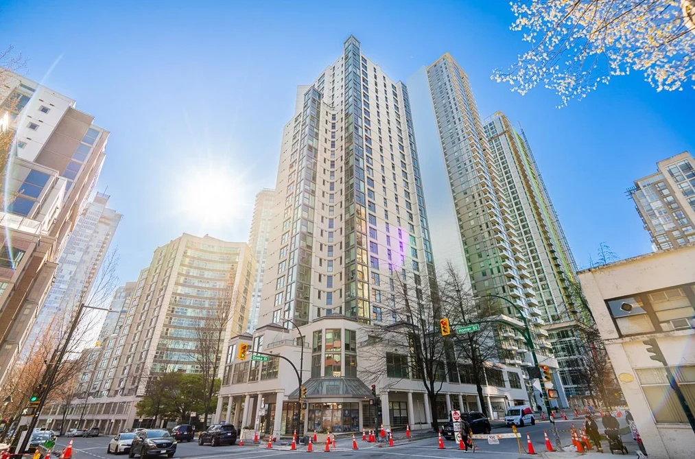 Condo for sale at 402 1323 Homer Street Vancouver British Columbia - MLS: R3111071