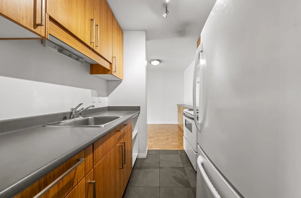402 1330 HARWOOD STREET, Vancouver BC V7V 1K9, Vancouver BC — Residential for Sale — Photo 10 of 39